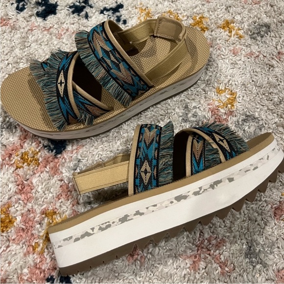 🐡TEVA🐡CERES FLATFORM FRINGE PLATFORMS - Picture 5 of 6